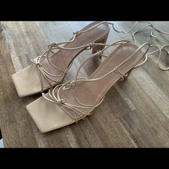 Gold lace up heels! Chinese Laundry - Picture 6 of 7